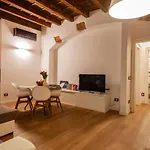 Corso Venezia, In Una Corte Esclusiva Riservata!